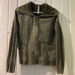 LEO & NICOLE petite medium distressed zip jacket NWT